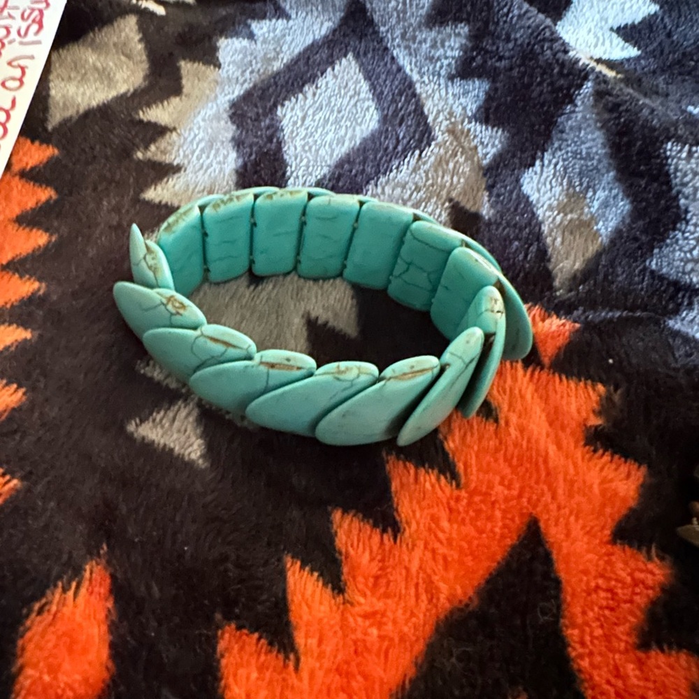 Braclett - Picture 2 of 2